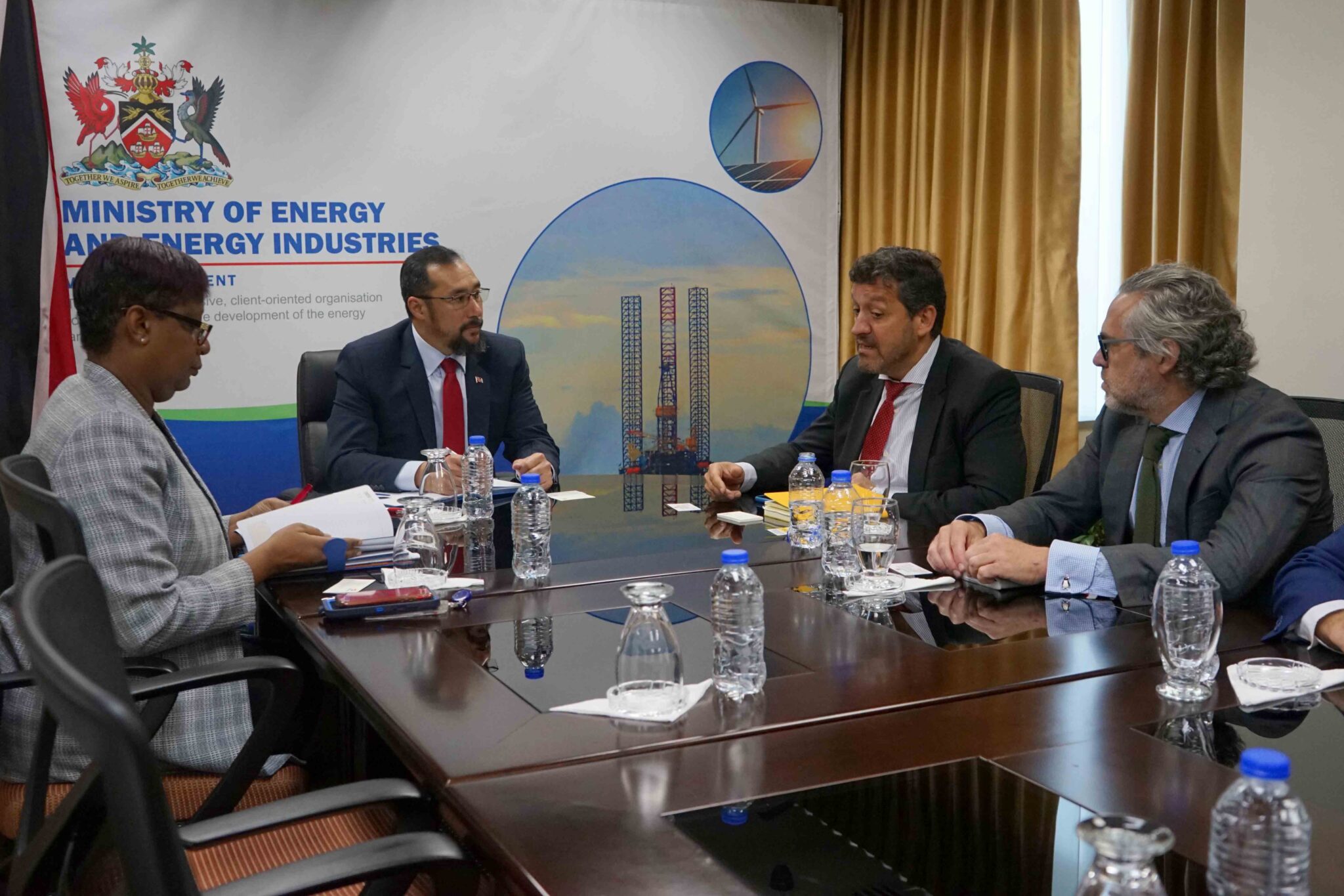 Ministry of Energy and Energy Industries | Minister Young meets with ...