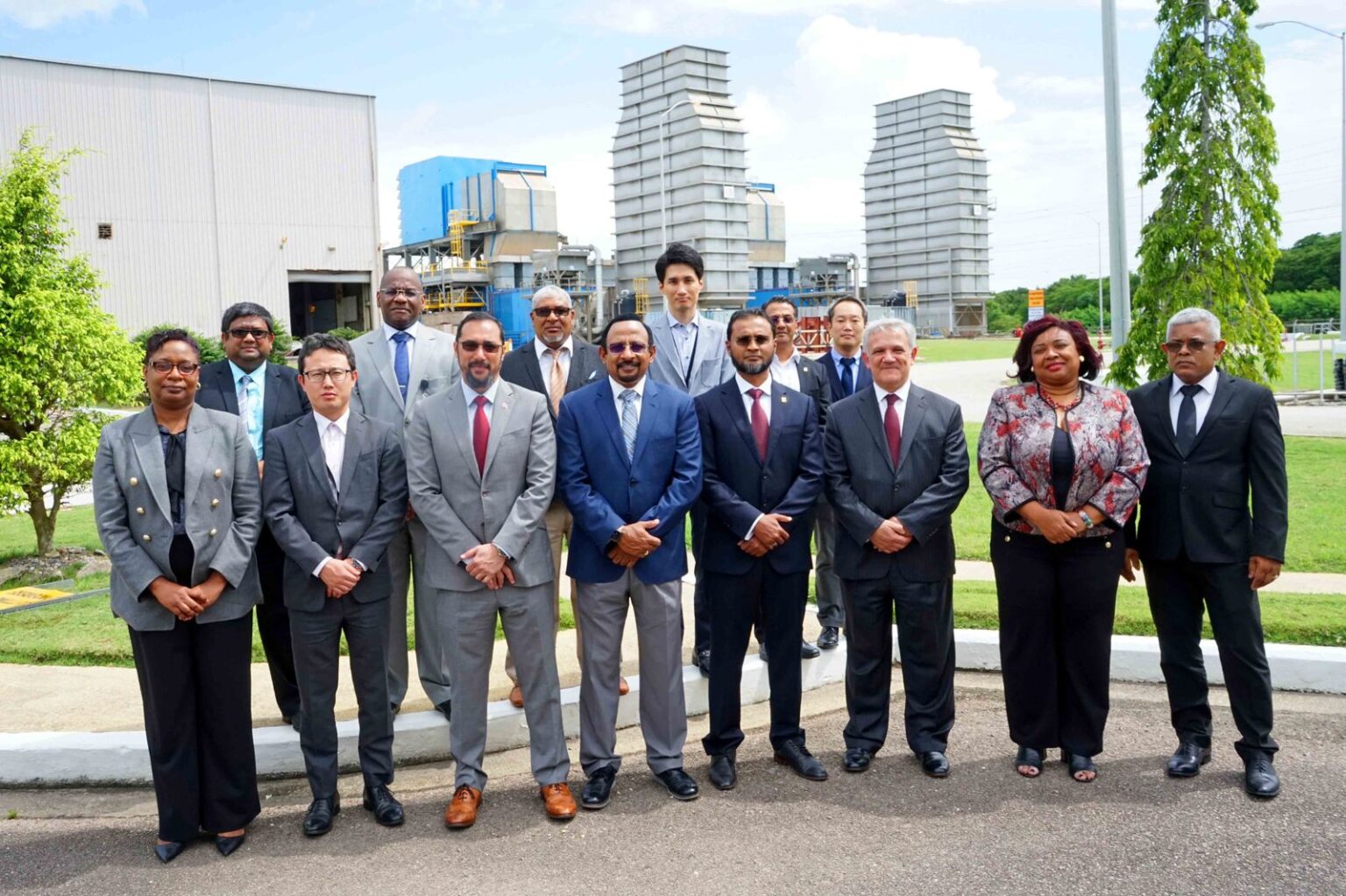 Ministry of Energy and Energy Industries | Minister Young meets with ...