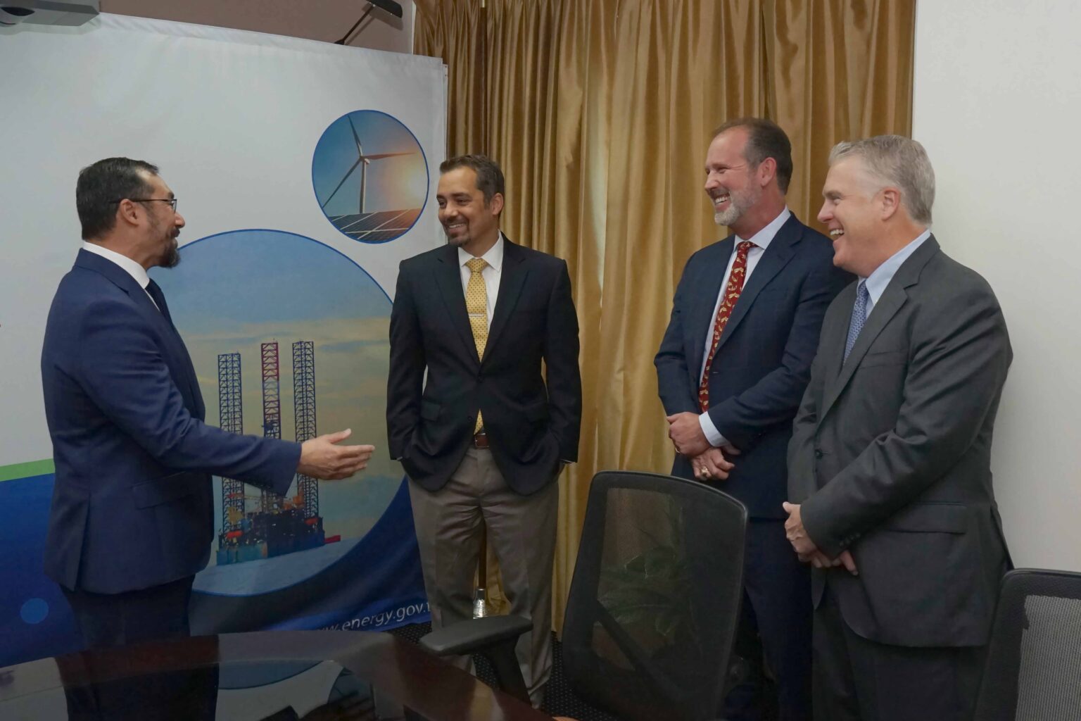 Ministry of Energy and Energy Industries | Minister Young meets with ...